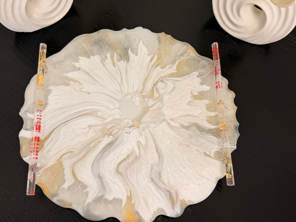 MTS ÉCLORA BLOOM TRAY — Handcrafted Gold Bloom Resin Serving Tray with Gold-Flecked Handles